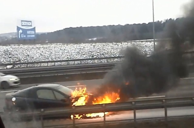 Pożar samochodu w Gdańsku, na obwodnicy Trójmiasta