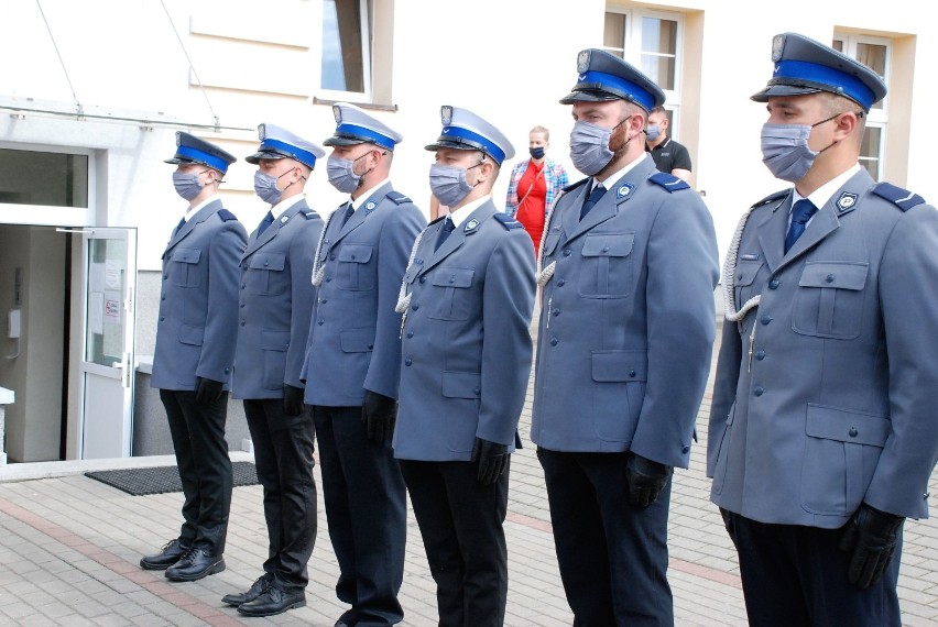 Policjanci z Bytowa świętowali swój dzień w skromniejszej oprawie. Awanse odebrało prawie 40 policjantów