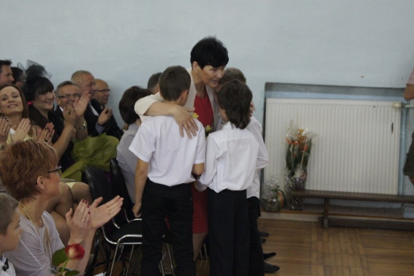 Zakończenie roku szkolnego: Dyrektorka z Witaszyc przeszła...