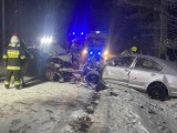 Na trasie Przycłapy- Mierzyce czołowo zderzyły się dwie osobówki. W Pątnowie auto dachowało