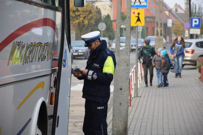 Kontrolowali autobusy szkolne
Policjanci z Krotoszyna...