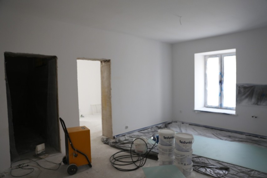 Nowe mieszkania socjalne w Ostrowcu już prawie gotowe. Kto w nich zamieszka? Zobacz zdjęcia