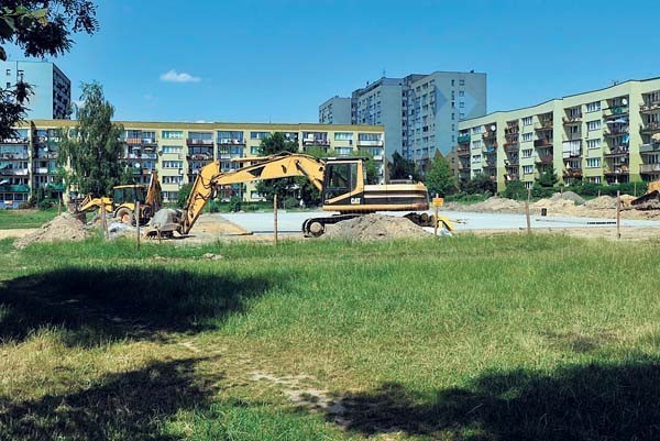 Nowe boisko na osiedlu M w Tychach powstaje dzięki współpracy spółdzielni Oskard i UE