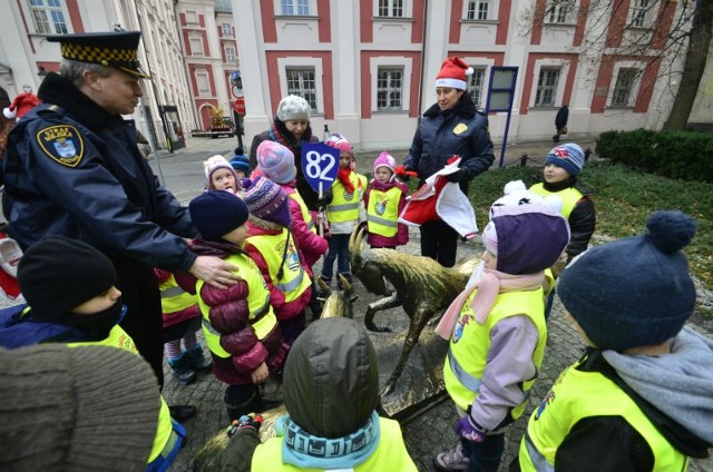 Poznańskie koziołki w świątecznych strojach