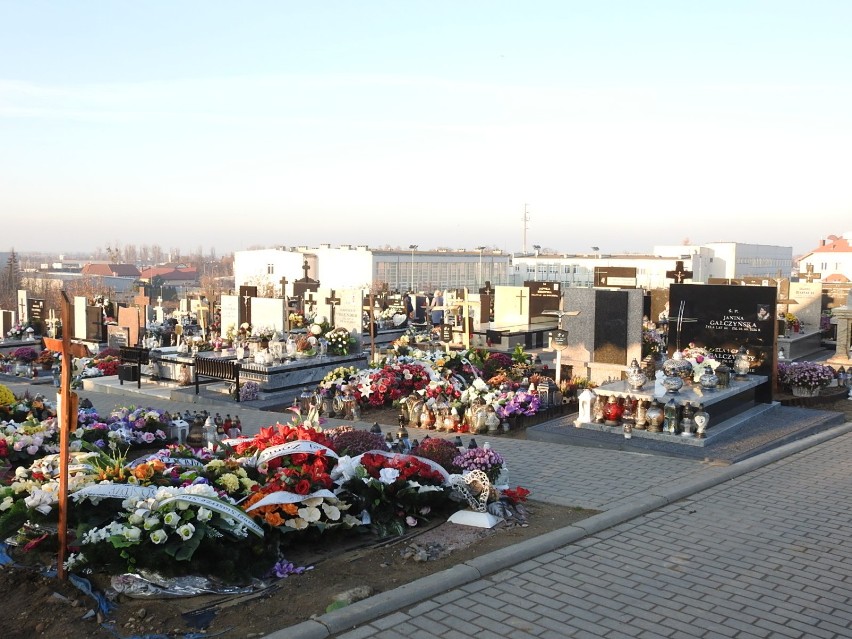 Łomża. Miasto rozbuduje cmentarz przy ulicy Przykoszarowej. Radni podjęli uchwałę