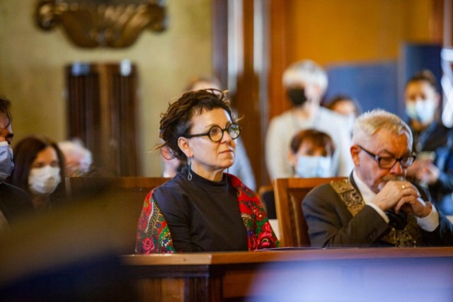 Decyzję o przyznaniu Oldze Tokarczuk tytułu Honorowej Obywatelki Stołecznego Królewskiego Miasta Krakowa radni podjęli 9 czerwca.