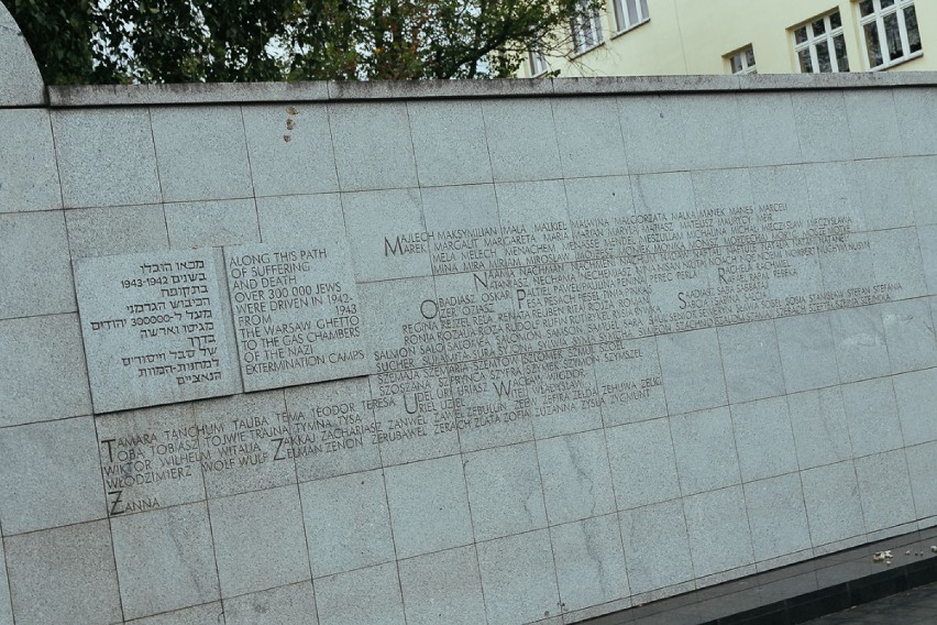 Marsz Pamięci przeszedł ulicamy Warszawy. W hołdzie ofiarom...