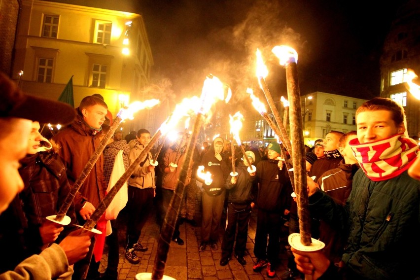 Wrocław: NOP maszerował w Święto Niepodległości (ZDJĘCIA)