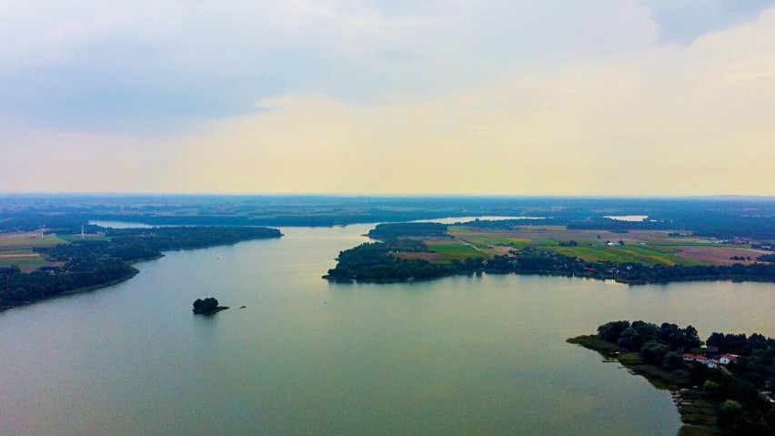 Jezioro Głuszyńskie pięknie prezentuje się z lotu ptaka