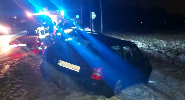 Na trasie 948 Oświęcim - Kęty na wysokości Nowej Wsi audi wypadło z drogi. Pojazd prowadził pijany 41-latek z gminy Kęty