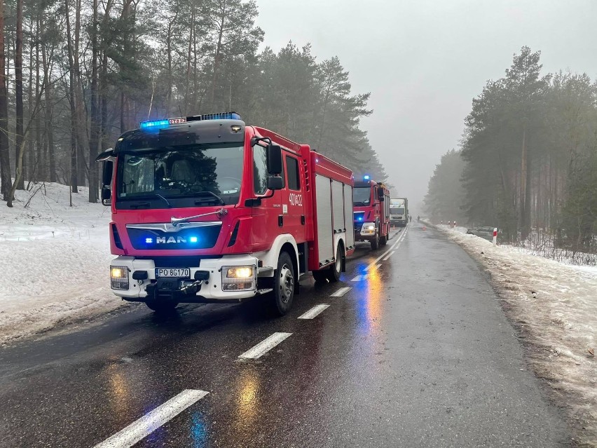 Kolizja czterech pojazdów koło Szamocina, było bardzo ślisko.