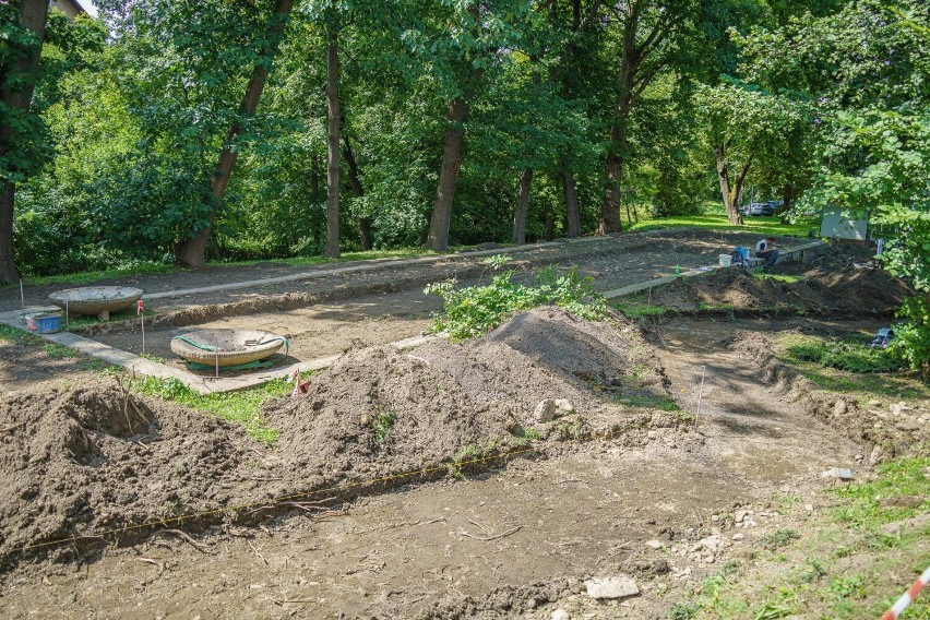 Park przy sądeckim szpitalu przechodzi metamorfozę