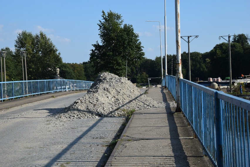 Trwa remont mostów i ul. Żelaznej. Most od strony Młynówki