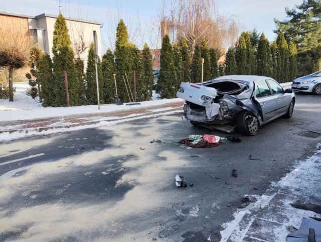 Niebezpiecznie na skrzyżowaniu ulic Zachodniej i Pomorskiej w Pleszewie! Po zderzeniu kobieta trafiła do szpitala