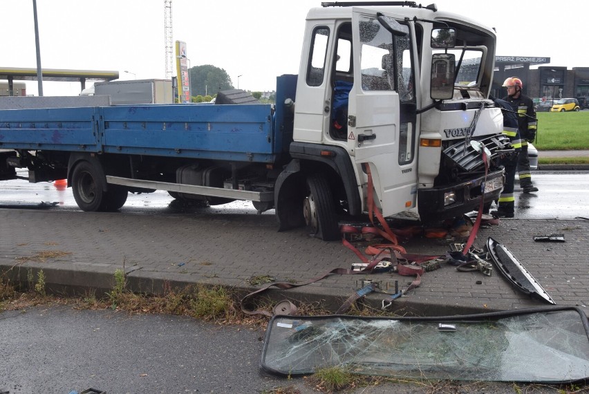 Zderzenie dwóch ciężarówek na ulicy Podmiejskiej w Kaliszu