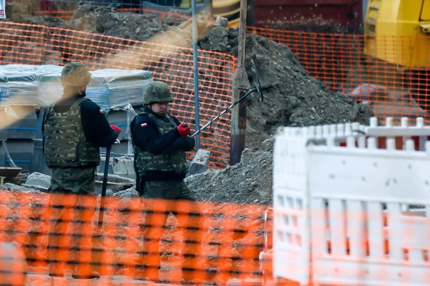 Saperzy zabrali bombę i wywieźli na poligon, gdzie zostanie...