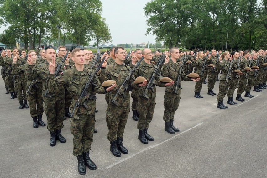 Realia walk o niepodległość Polski. Piknik historyczno-naukowy i przysięga nowych terytorialsów w Lublinie. Zobacz zdjęcia