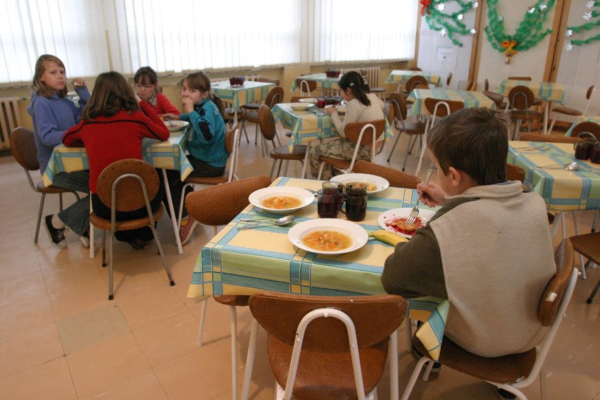 Jest wniosek o bezpłatne, ciepłe posiłki dla uczniów z Gdyni. Władze miasta go uwzględnią? [zdjęcia] 