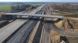 Utrudnienia na budowanym odcinku A1 w Łódzkiem. Pilne naprawy na odcinku Kamieńsk-Piotrków [27-28.04]