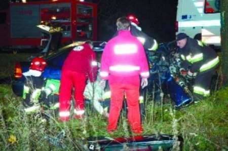 Aby wydostać ofiary, trzeba było użyć specjalistycznego sprzętu.  FOT. POLICJA