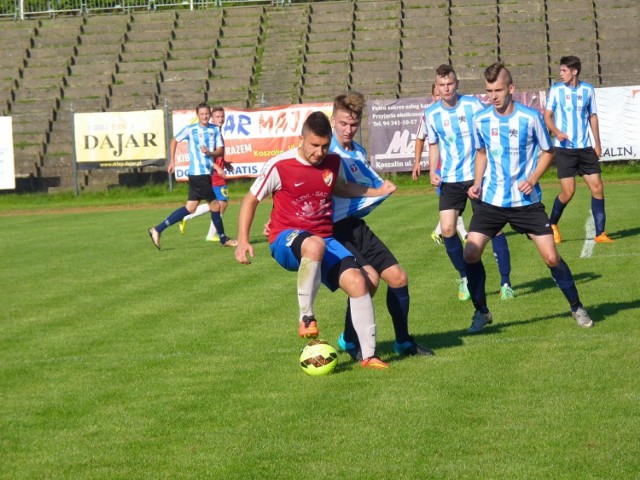 W środowe popołudnie juniorzy starsi Gwardii Koszalin wysoko ulegli w meczu Wojewódzkiej Ligi Juniorów swoim rówieśnikom ze Świtu Skolwin