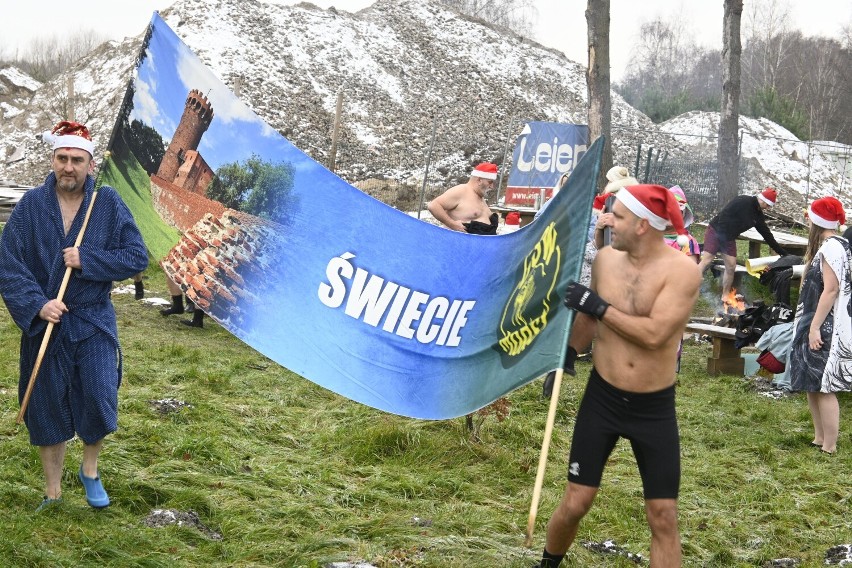 Tak było podczas mikołajkowego morsowania w Decznie