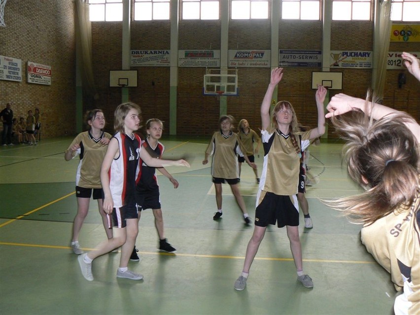 Opalenica. Turniej koszykówki dziewcząt szkół podstawowych [FOTO]