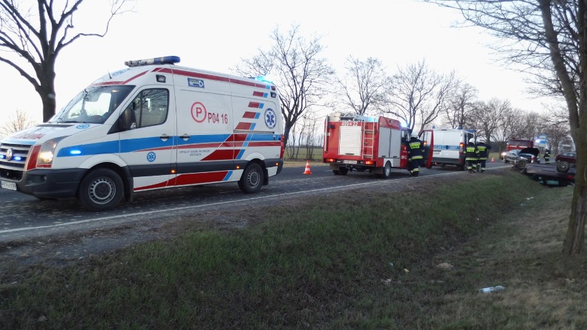 Trzy osoby ranne w wyniku wypadku w miejscowości Dymacz (gm. Koźmin Wlkp.) [ZDJĘCIA]