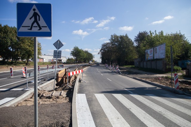 Kierowcy oraz Zarząd Dróg i Transportu mają uwagi co do  jakości asfaltu na Inflanckiej między Strykowską a Zagajnikową