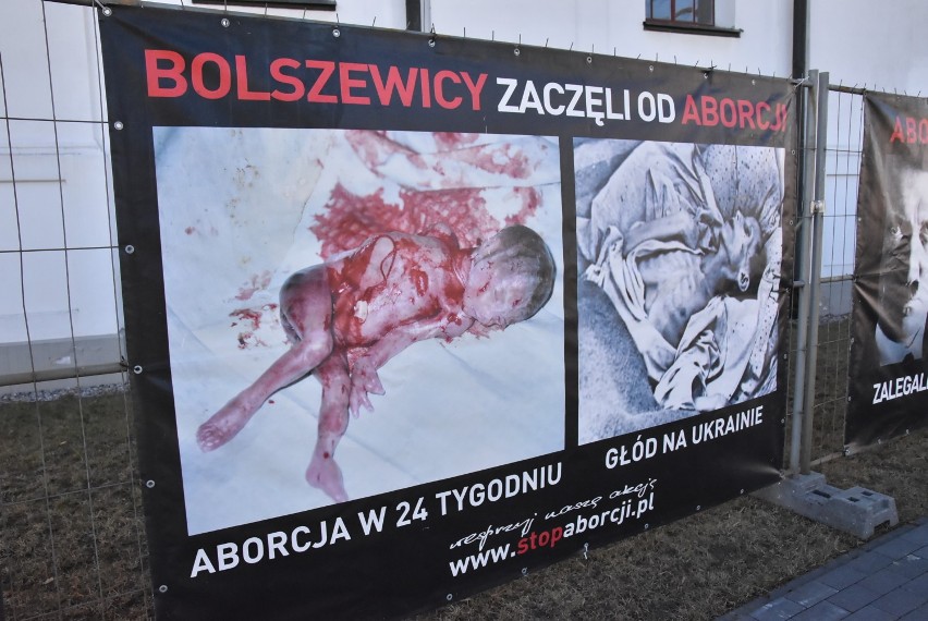 Wystawa antyaborcyjna przy bielskim karmelu