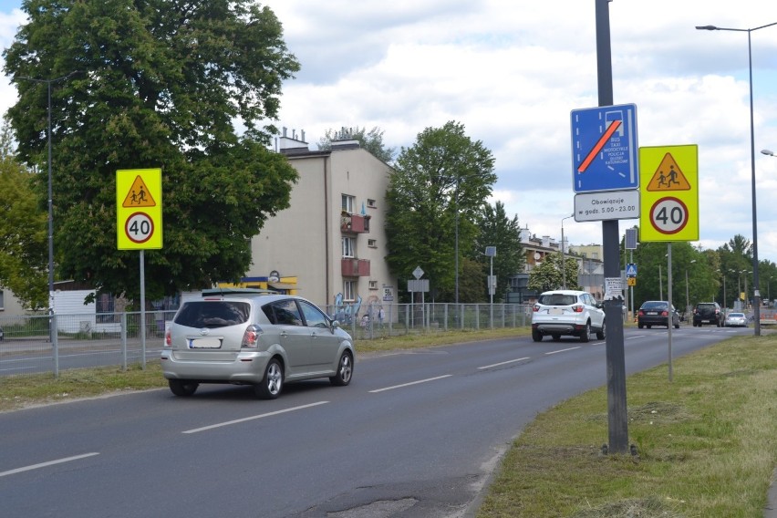 Przed i za rondem na Zagórzu przy ul. Braci Mieroszewskich...