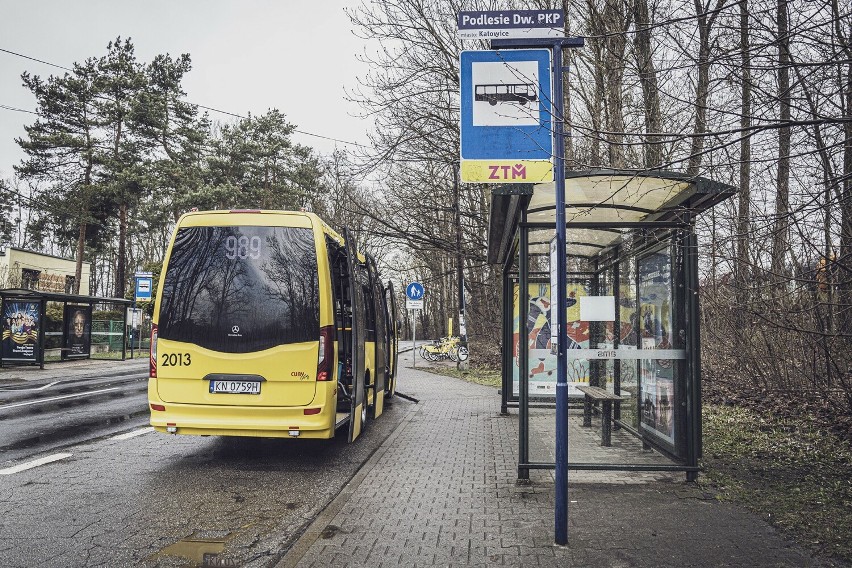 Nowa linia minibusów 989 w Katowicach połączyła trzy dzielnice - Zarzecze, Kostuchnę i Podlesie. Jak jeździ się nową trasą?