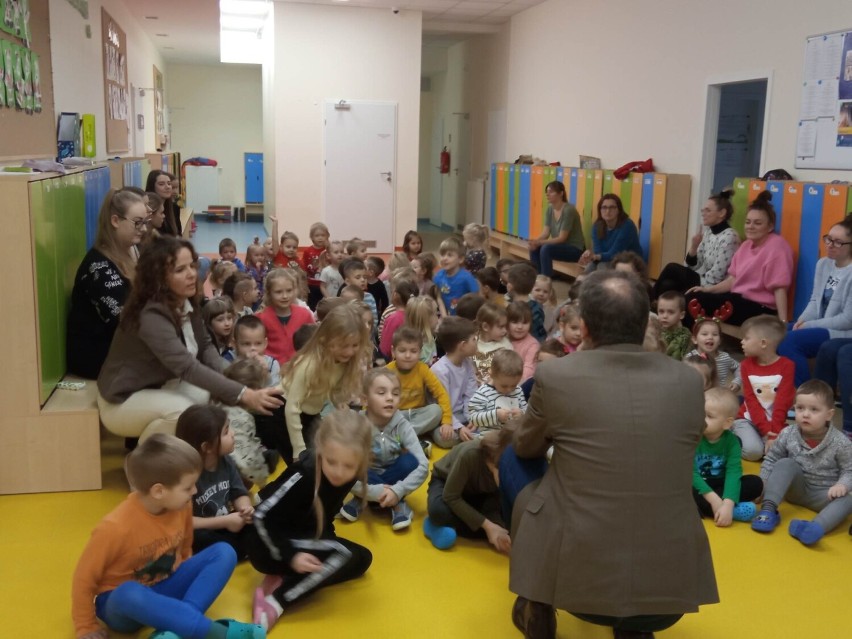 Kolejne spotkanie z cyklu "Czytanie będzie pasją" w przedszkolu "Edu Kids" w Bogdanowie