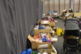 Gniezno. Trwa zbiórka darów dla uchodźców z Ukrainy. Potrzebne jest jedzenie i odzież! 
