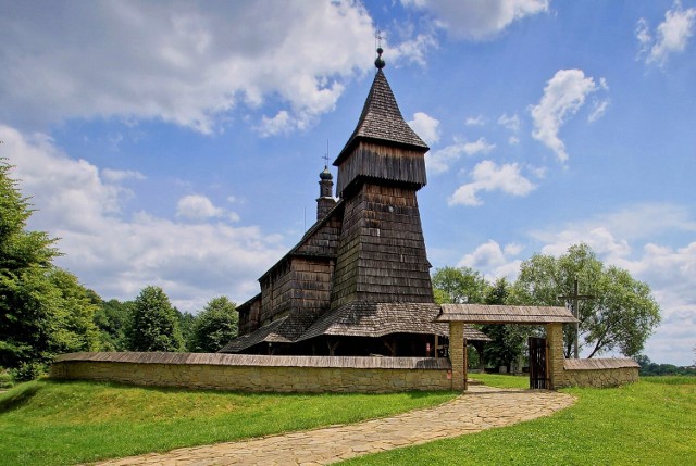 Kościół z Bączala Dolnego w skansenie Muzeum Budownictwa Ludowego w Sanoku