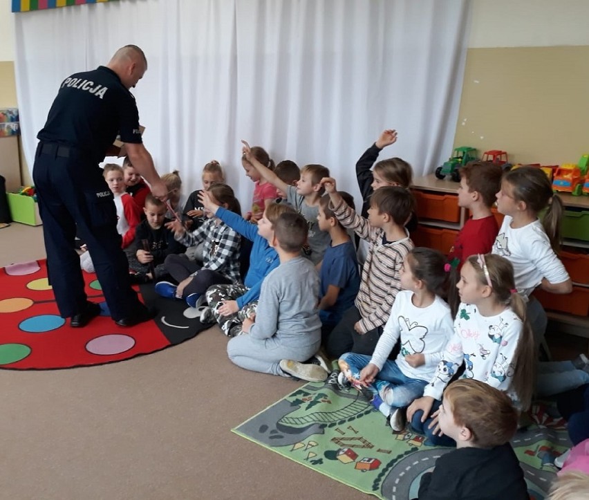Powiat gdański: Policjanci rozpoczęli akcję „Świeć przykładem" [ZDJĘCIA]