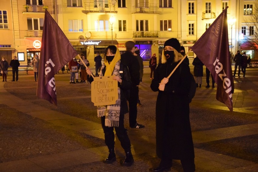 Kolejny protest kobiet w Białymstoku pod hasłem "to jest wojna". Okrzyki na Rynku Kościuszki (ZDJĘCIA) 9.11.2020