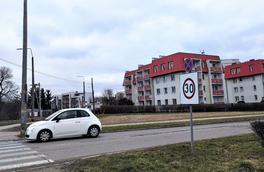 Malbork. Stłuczka na skrzyżowaniu ulic Konopnickiej i Kotarbińskiego. To już kolejny raz, gdy kierowcy mieli tam problem. Kiedy rondo?