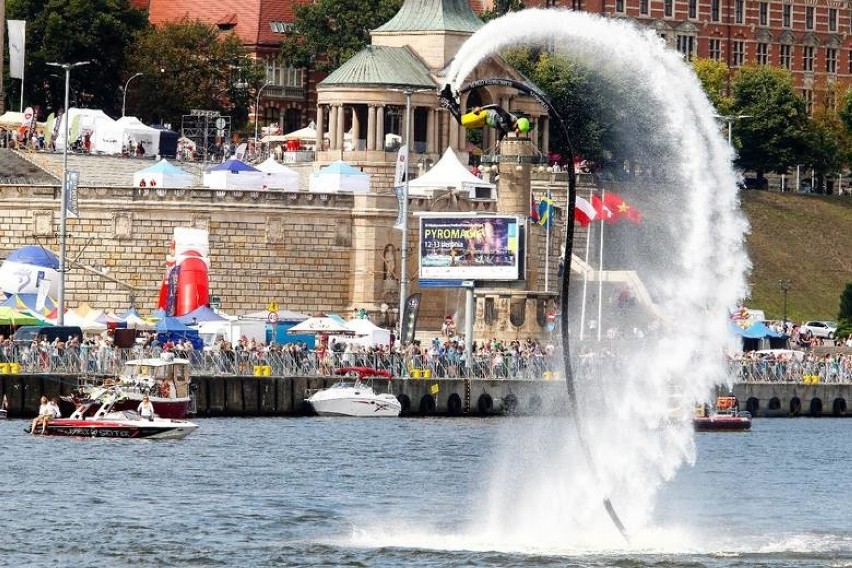 Sobota na Wałach Chrobrego. Zawody strażaków, Watershow i drugi dzień Pyromagic 