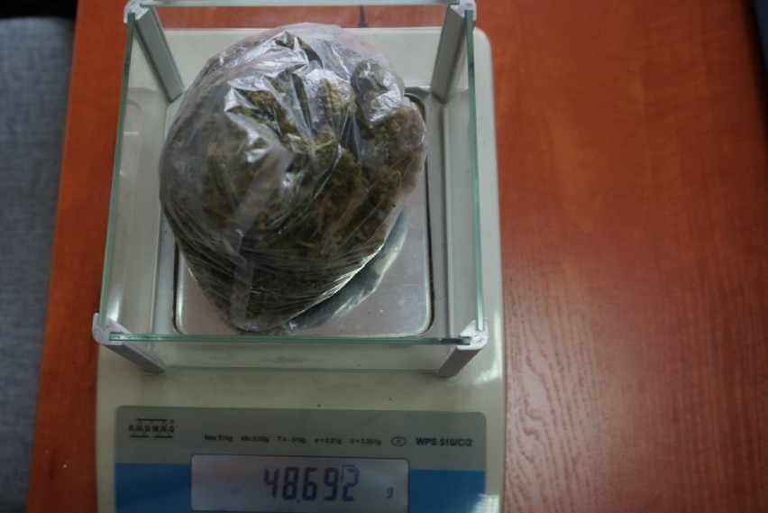 Lgota Nadwarcie: marihuana i amfetamina znaleziona w samochodzie. Dwie osoby trafiły do aresztu FOTO