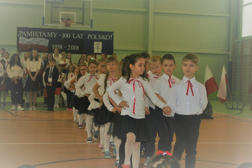 Święto Niepodległości 2018 w Szkole Podstawowej im. Karola Wojtyły w Bobrownikach [zdjęcia]