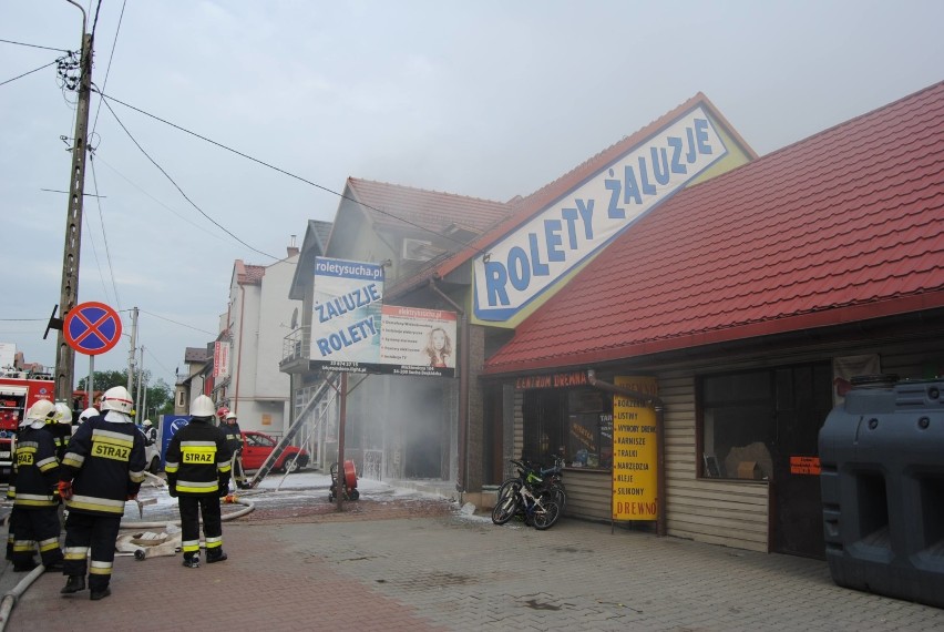 Sucha Beskidzka: Groźny pożar w budynku mieszkalno - usługowym