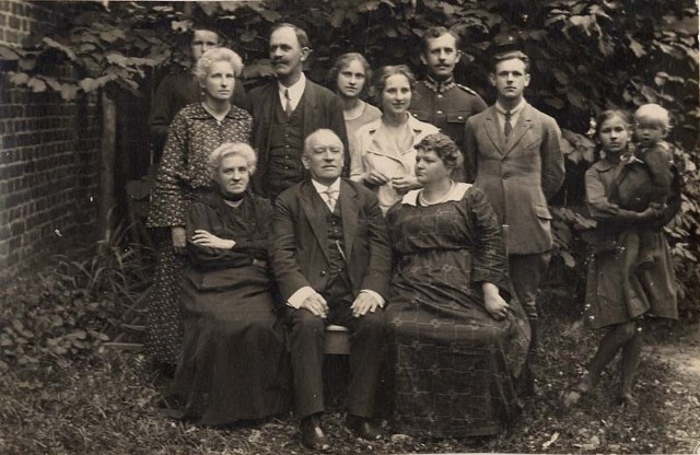 Zdjęcie właścicieli zelowskiego browaru, wykonano je na początku lat 30-tych XX wieku
