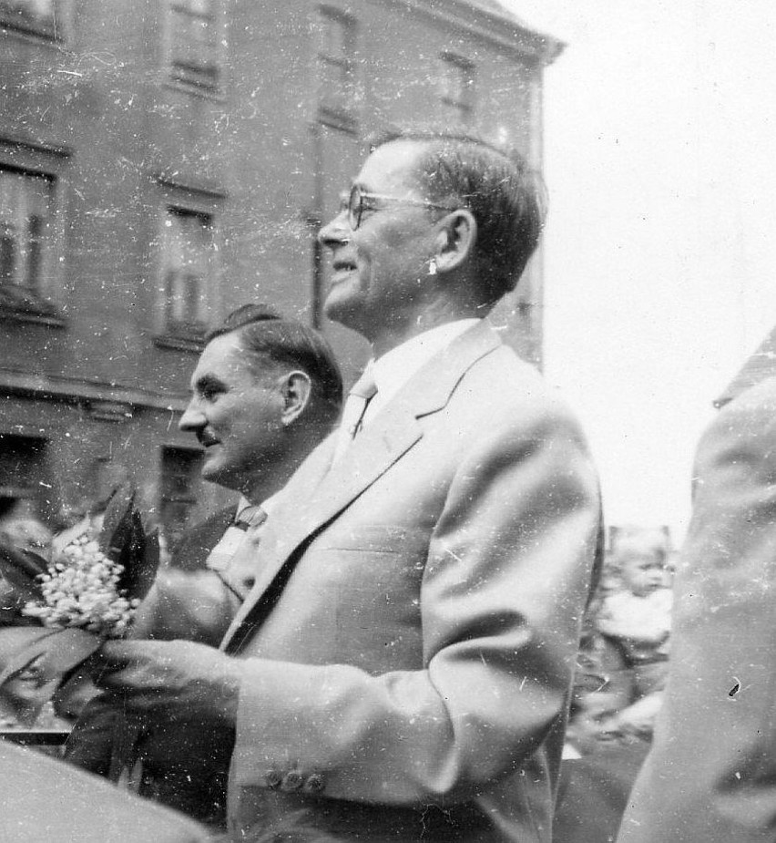 5 czerwca 1960 r. Przed Prezydium MRN przy ul. Królowej...