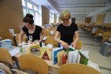 Wydział Nauk o Wychowaniu Uniwersytetu Łódzkiego zalany. Trwa osuszanie książek jego biblioteki ZDJĘCIA