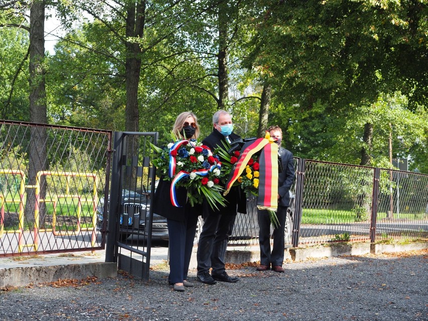 Brzeszcze Bór. Uroczystość w rocznicę masakry więźniarek karnej kompanii kobiet podobozu KL Auschwitz-Birkenau Bór/Budy [ZDJĘCIA]