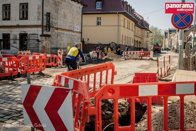 Modernizacja sieci wodociągowej prowadzona w ramach przebudowy ul. Przemysłowej w Wałbrzychu