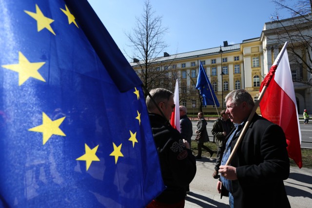 KOD znowu pikietował pod Kancelarią Premiera [ZDJĘCIA]