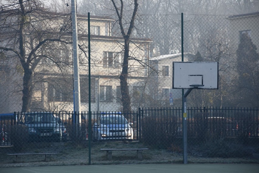 Zamknięte szkoły w Rybniku z powodu koronawirusa. Nie wpuszczono dzieci do szkoły