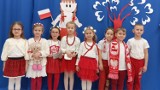 Patriotyczny pokaz mody w Przedszkolu Miejskim nr 18 w Ostrołęce. 17.11.2022. Zdjęcia